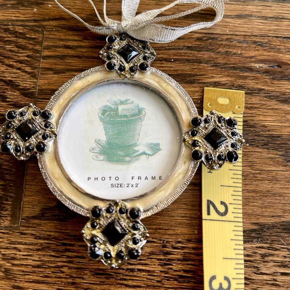 Black/Cream Metal Photo Frame Ornaments with Black Accent Beading - Picture 2 of 14